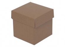 Caja cubo tapa y base color lisas en microcorrugado kraft. Usos: regalera, reg.empresariales, prendas, vajillas, flores, guardado, otros.