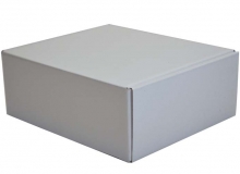 Caja tipo software grande en microcorrugado blanco acoplada a cartulina con brillo