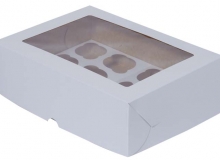 Caja con visor en cartulina blanca sin impresin. Usos: regalera, ropa beb, blanquera, cup cake, otros.